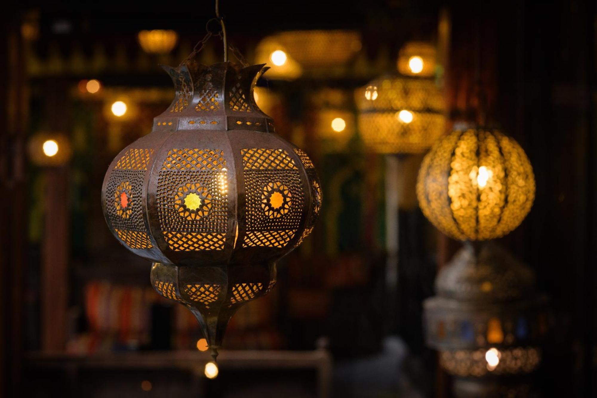 Crazy Bear Beaconsfield Hotel Ngoại thất bức ảnh A Moroccan lantern
